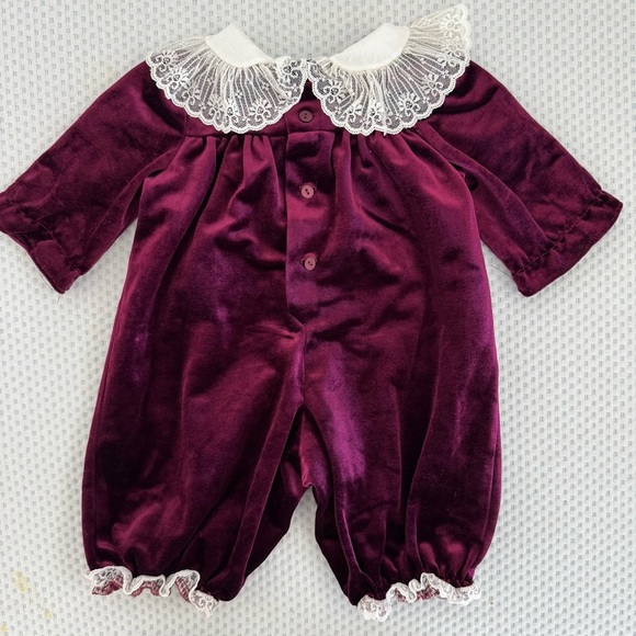 Vintage Rare Editions Velvet Baby Romper with Lace Collar and Embroidery Size 9m - Picture 6 of 6